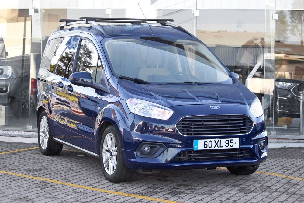 Ford Tourneo Courier 1.0 EcoBoost Titanium