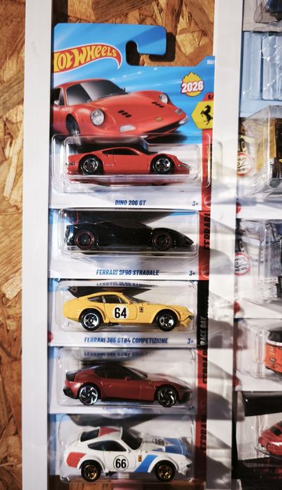 hot wheels Ferrari – 5 carros – 20€
inclui vários modelos porsche em exce