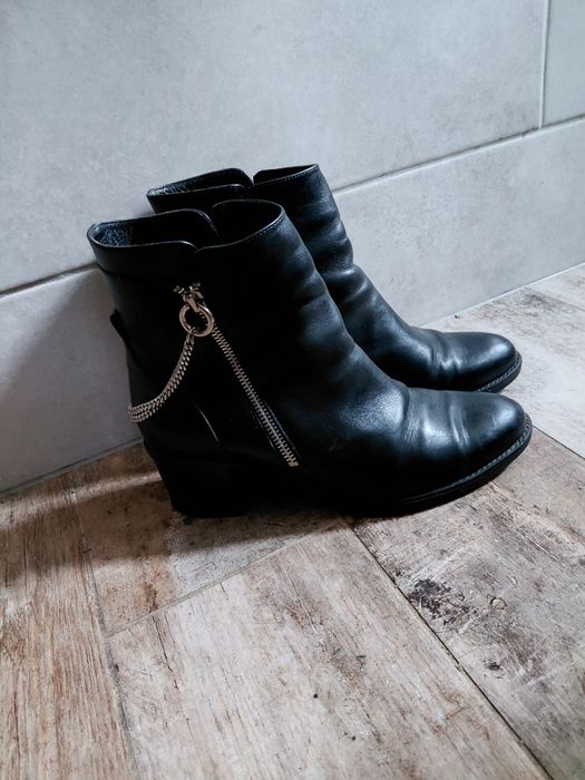 Buty damskie na obcasie , botki