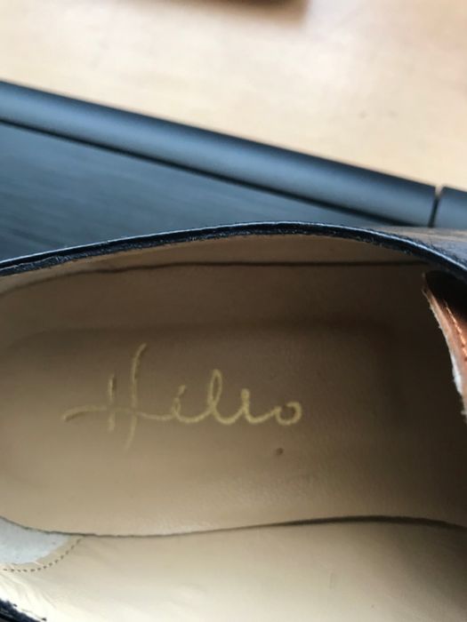 Sapatos Novos marca Helio em pele