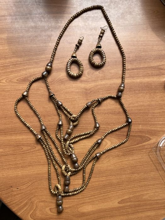 Бусы и серьги деревьянные