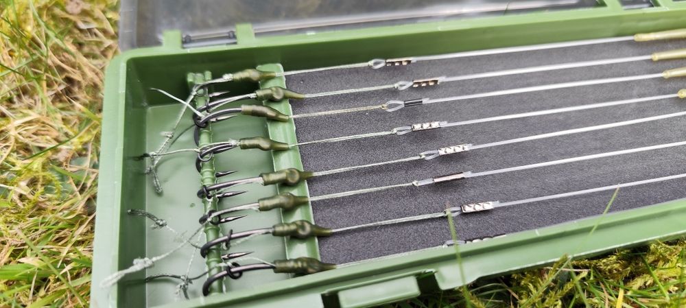 Zestaw przyponów karpiowych pudełko ledcory(korda,Fox,Nash,kryston)