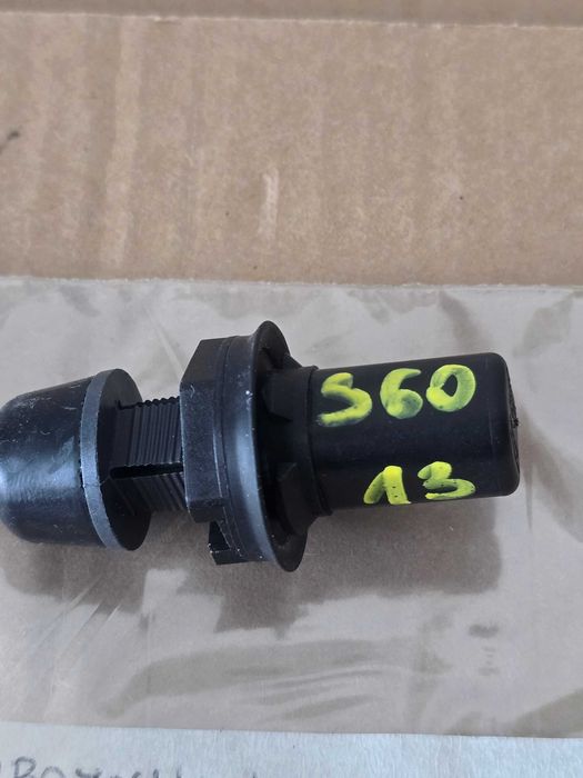 Odbojnik tylnej klapy volvo S40 S60 V70III XC70II V50 2004 - 16