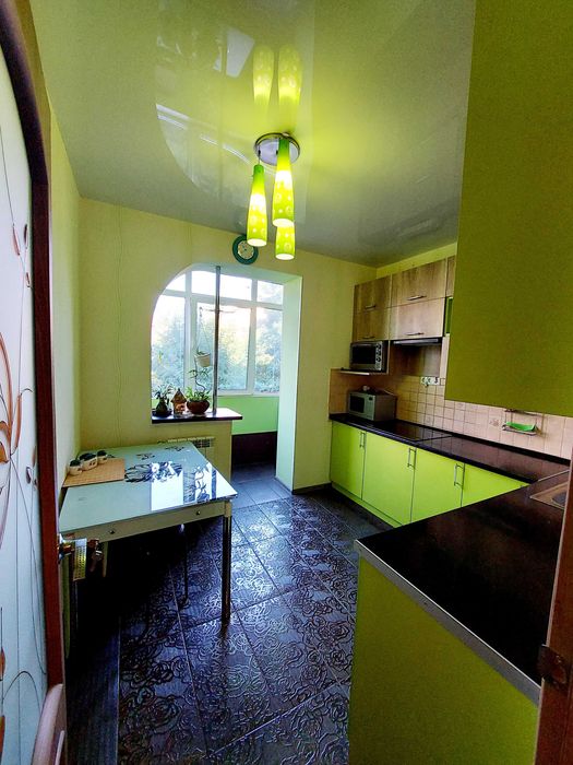 метро Дорогожичі,вул.Рилеева 25. Подільский район.