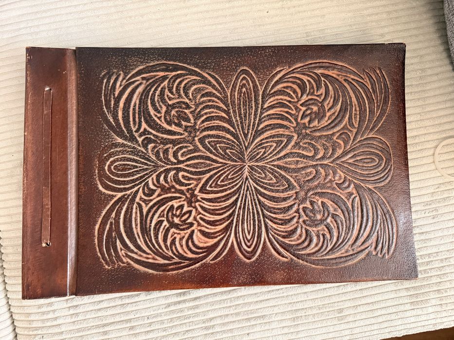 Album skórzany vintage PRL tłoczony wzór retro scrapbook pamiętnik