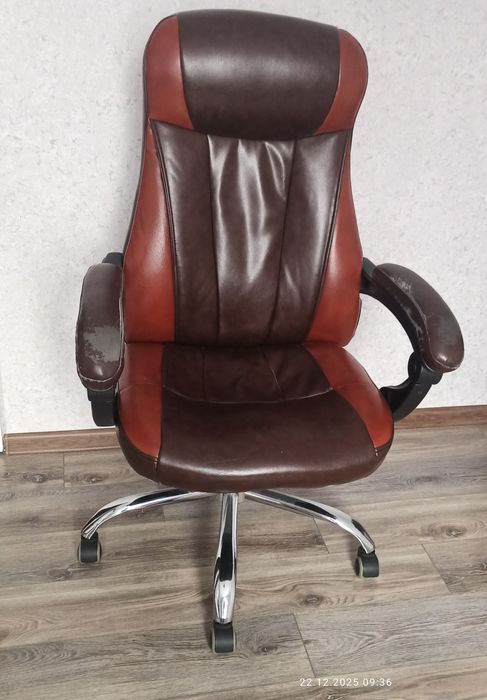 Крісло для комп'ютера.