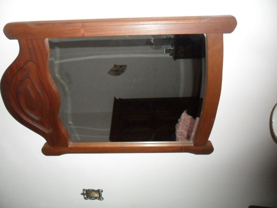 Cadeiras aveludadas  + estrado e colchão /Urgente!