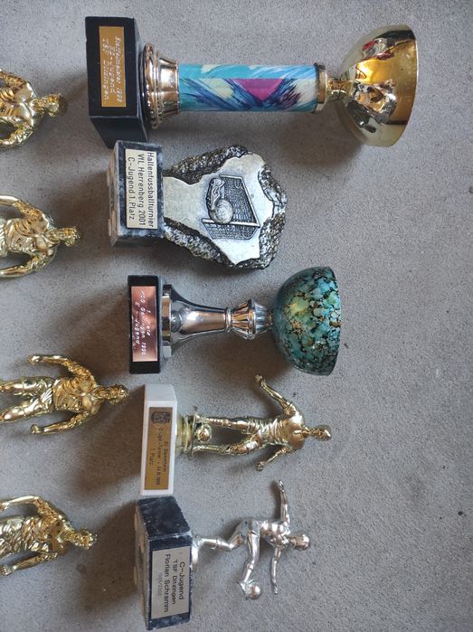 Zestaw statuetek/trofea/puchary sportowe