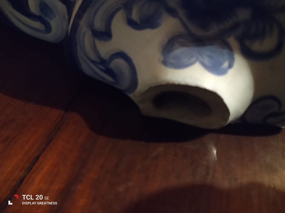 Fonte com torneira e base em louça Portuguesa muito antiga pintada mão