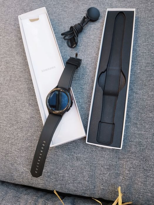 Smartwatch Samsung Watch 4 claasic.