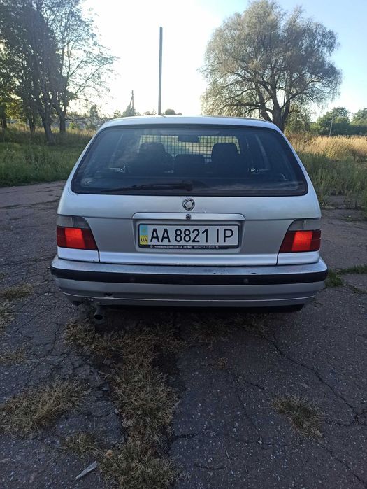 До вашої уваги BMW 318I газ-бензин