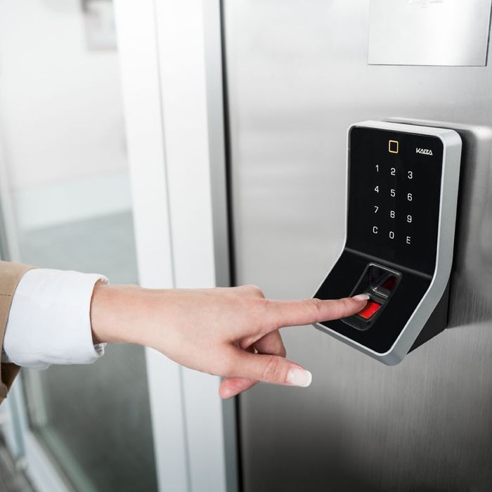 Ремонт-Монтаж Домофонов, электрозамки, контроль доступа.