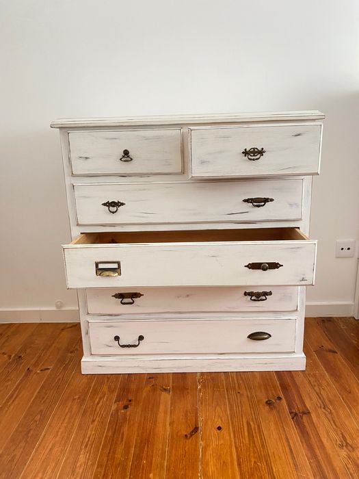 Cómoda com gavetas vintage