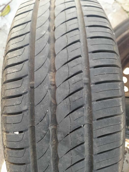 Sprzedam koła z oponami zimowymi i komplet kół z oponami letnimi.