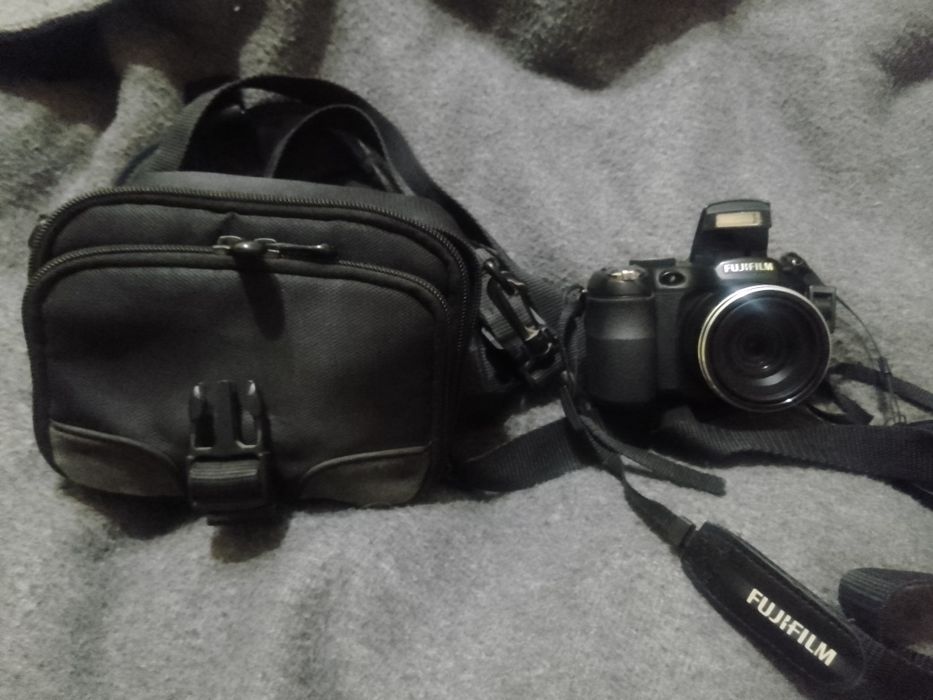 Продам фотокамеру фуджіфільм модель на фото деталі пишіть в приват.