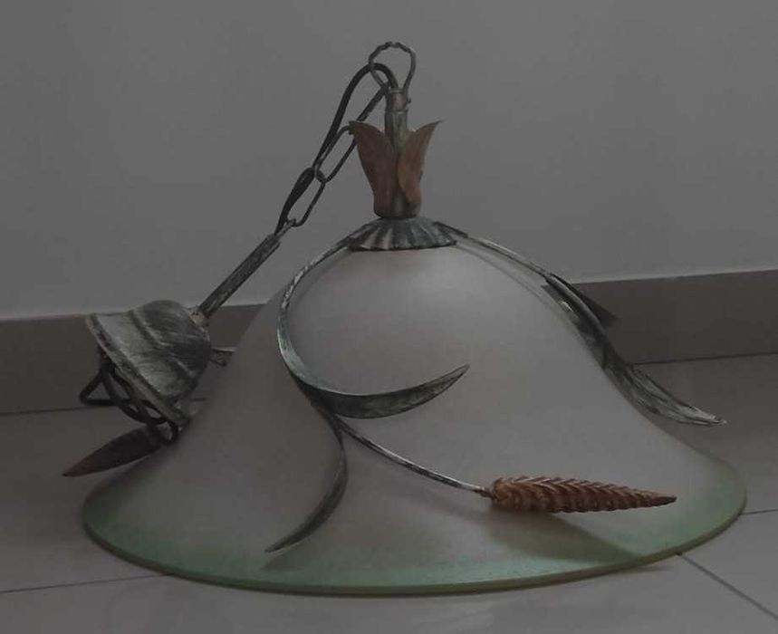 Candeeiro de Teto Vintage com Detalhes Rústicos – Impecável