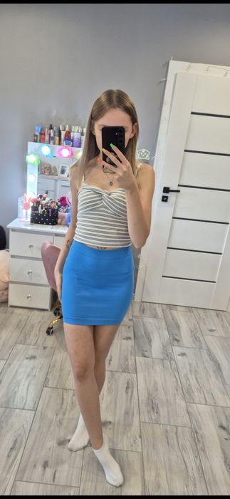 Krótka niebieska spódniczka