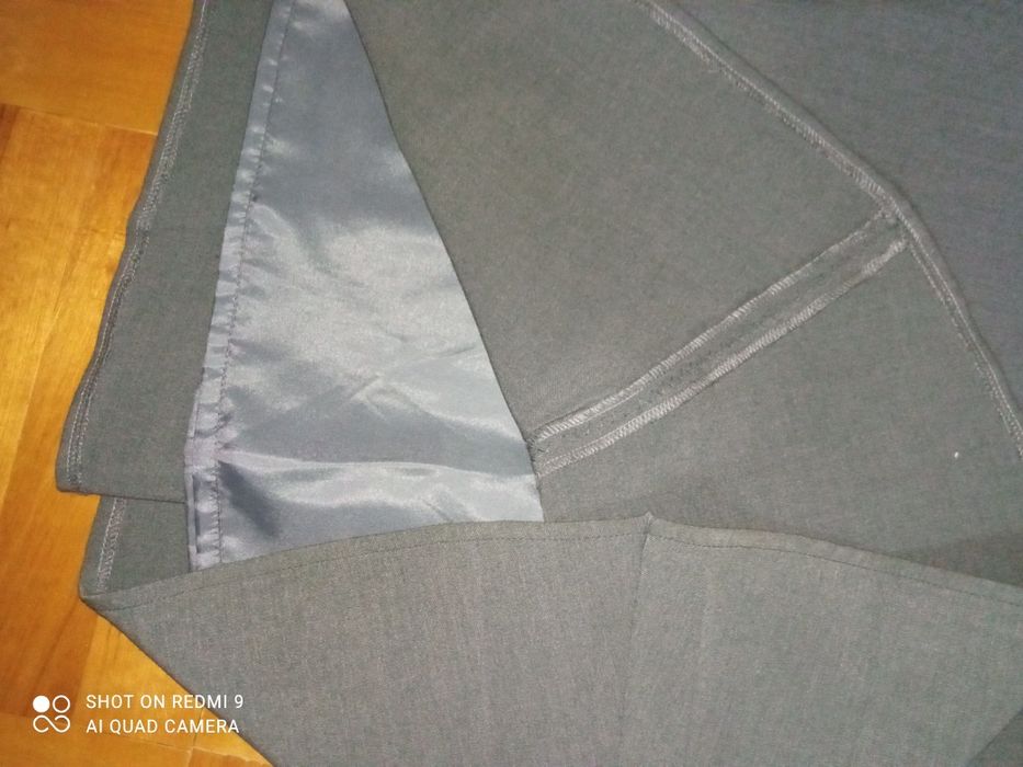 Czerwony sweter Reserved i spódnica Reserved r. M