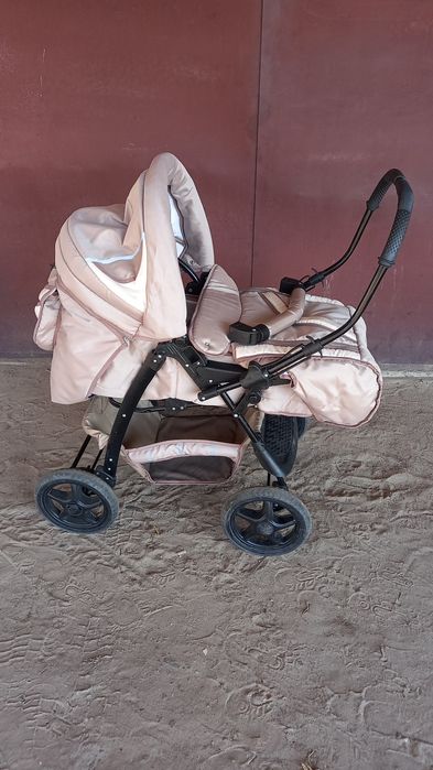 Детская коляска, цвета мак кофе