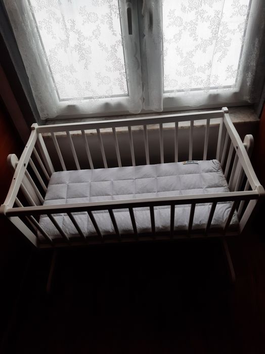 Kołyska z materacem