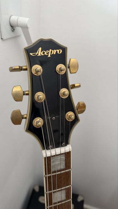 Guitarra elétrica  estilo Les Paul da Acepro  + amplificador Fender Frontman 10G