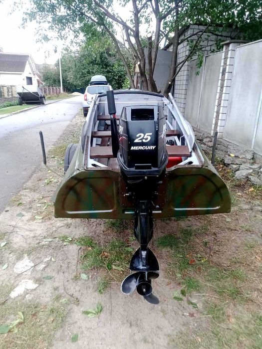 Продам моторний човен