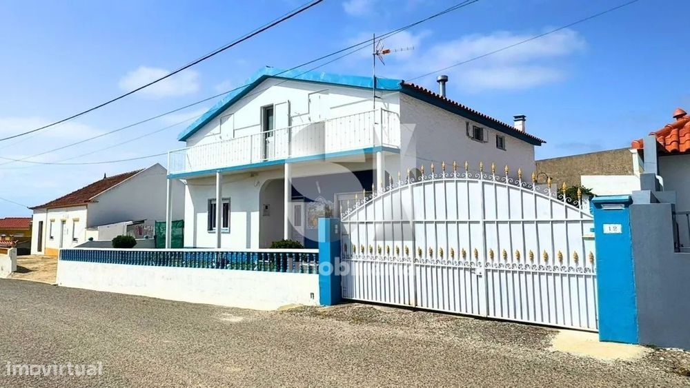Moradia T2+T3 com Anexos e Garagem