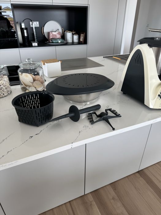 Bimby de 2007 com todos os acessorios e 5 livros de receitas