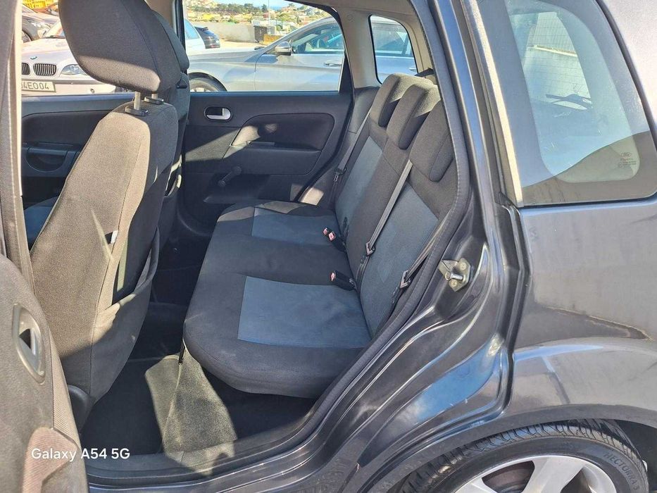 Alugo carros usados impecáveis