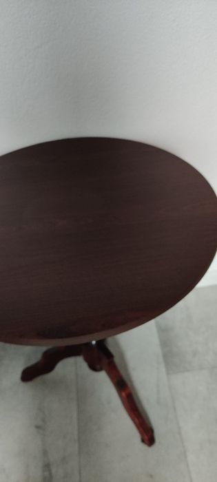 Stolik okrągły na nóżce mahoń/brąz średnica 57cm