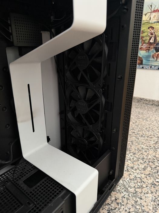 Caixa PC NZXT Branca/Preta com Vidro Temperado