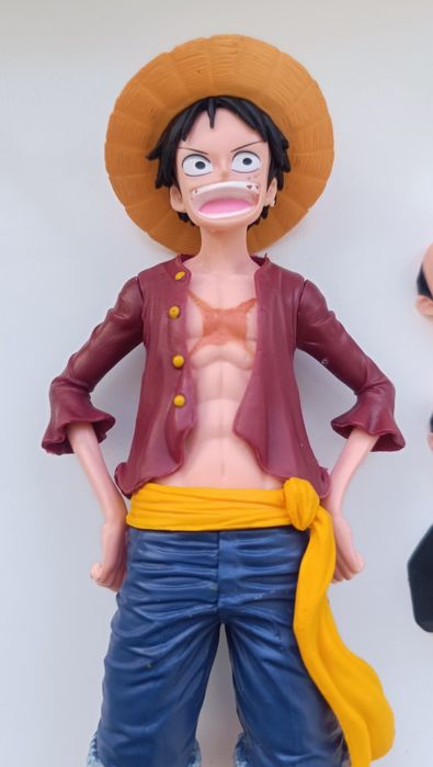 Figura de ação do Luffy de One Piece, com aproximadamente 28cm