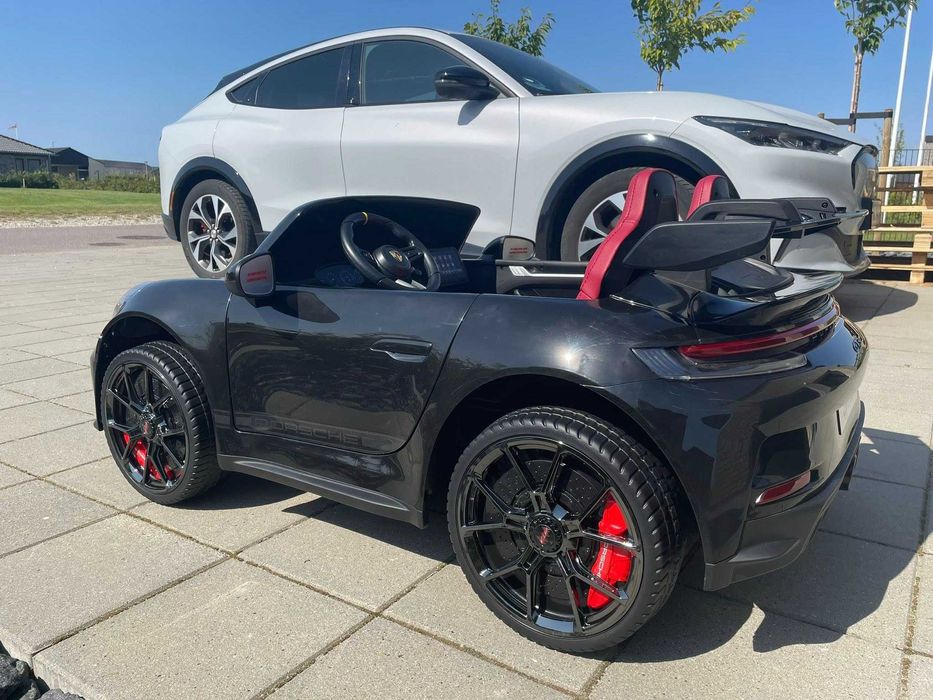 Дитячий електромобіль Porsche 911 GT3 640W: двомісний, швидкість 12км