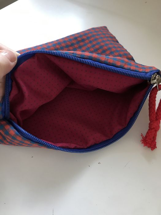 mała cienka kosmetyczka saszetka 16/21 na zamek