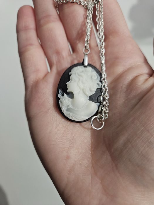 Naszyjnik kamea biala dama vintage retro elegancki