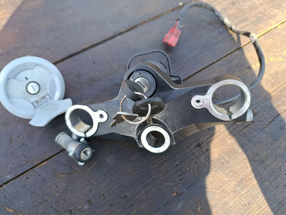 Zestaw startowy Yamaha YZF 125 r 08 - 14 stacyjka korek paliwa półka