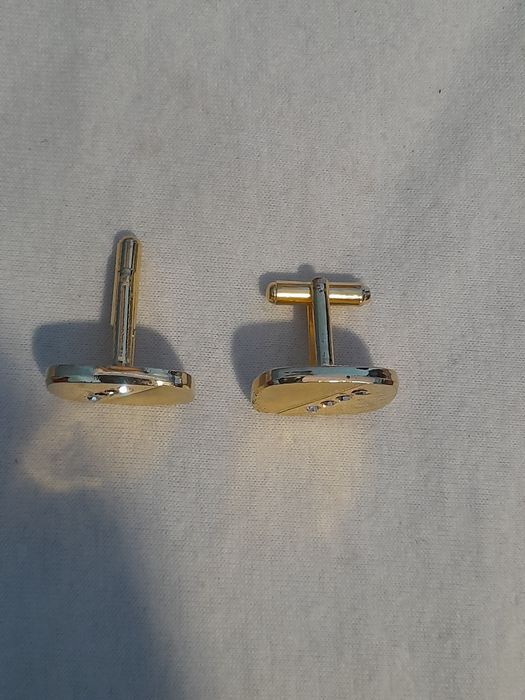 Vendo colares, pulseiras e botões de punho