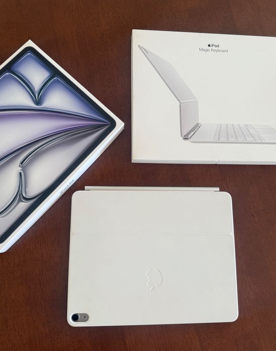 iPad Air 13” M3 + Magic Keyboard | Como novo | Bateria 100% | 128GB