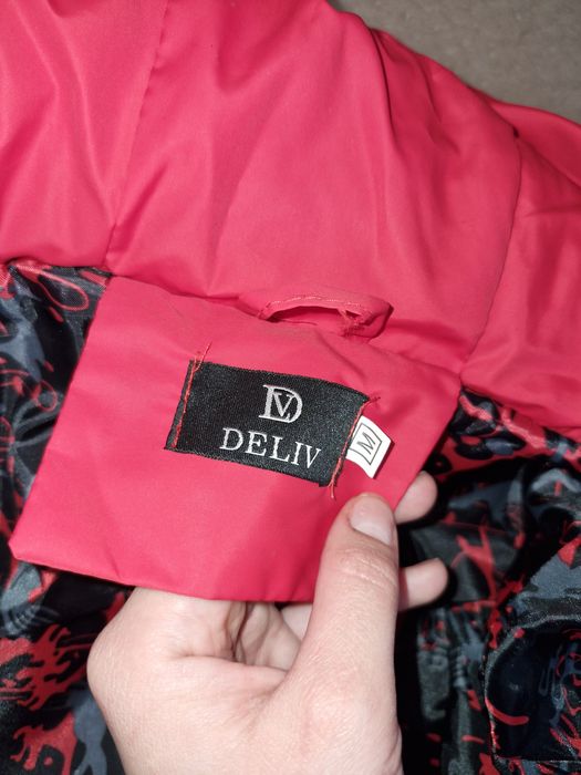 Жіноча осіння куртка червоно кольору