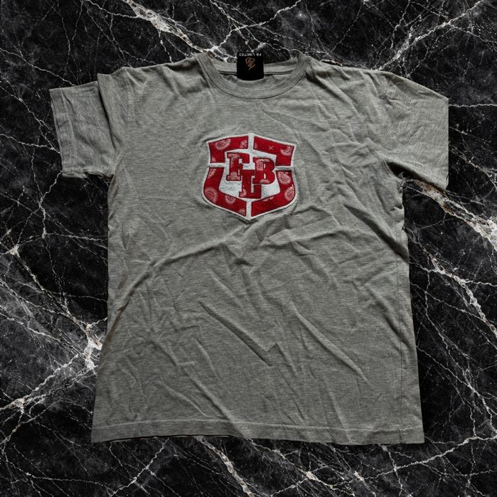 Męska koszulka FB LIMITED L – szara z czerwonym haftem | styl streetwe