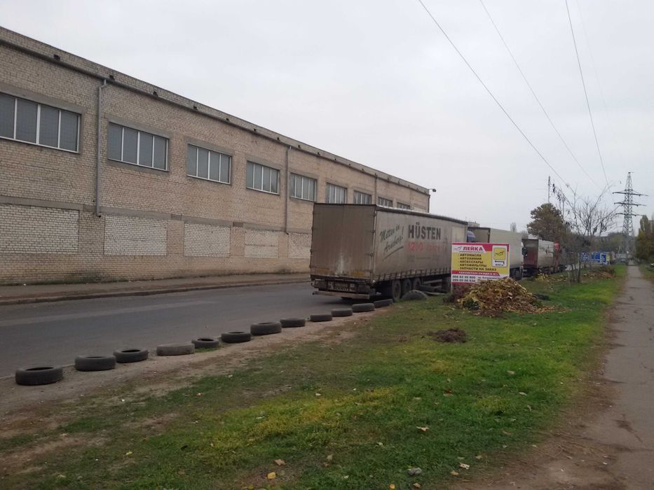 Під виробництво - надійне електропосточання, висока стеля 10м.