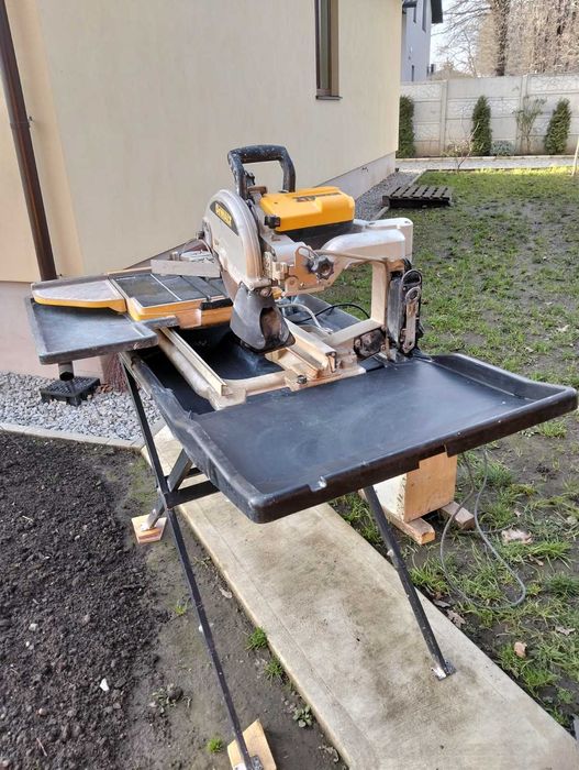 Плиткоріз Dewalt