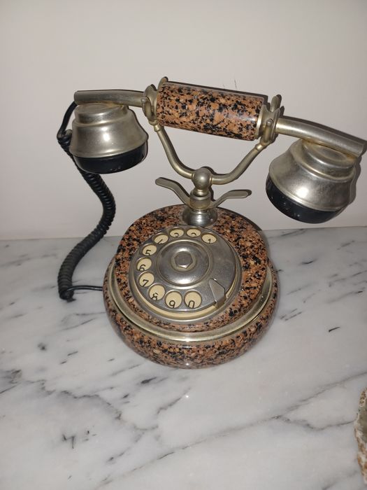 Telefone antigo.   .