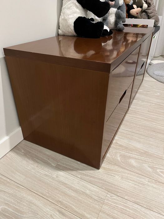 Cama casal com 2 mesas cabeceiras