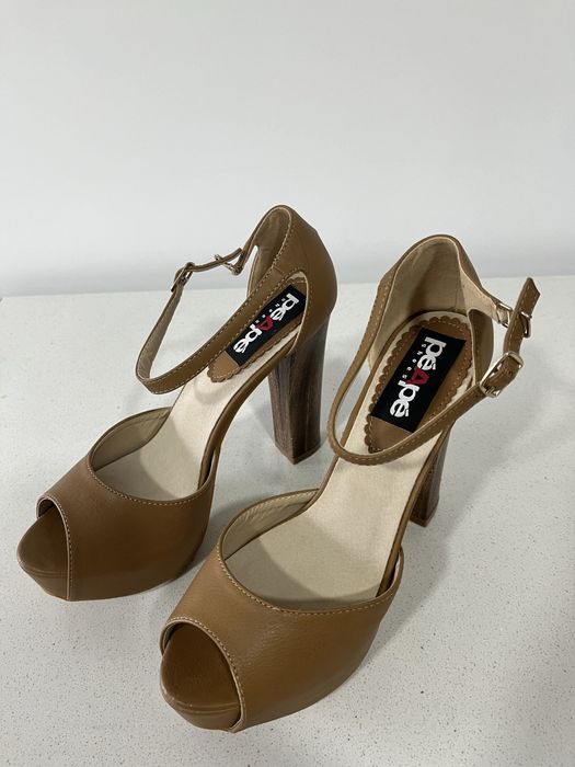 Sandálias compensadas salto alto, Novas, N.38