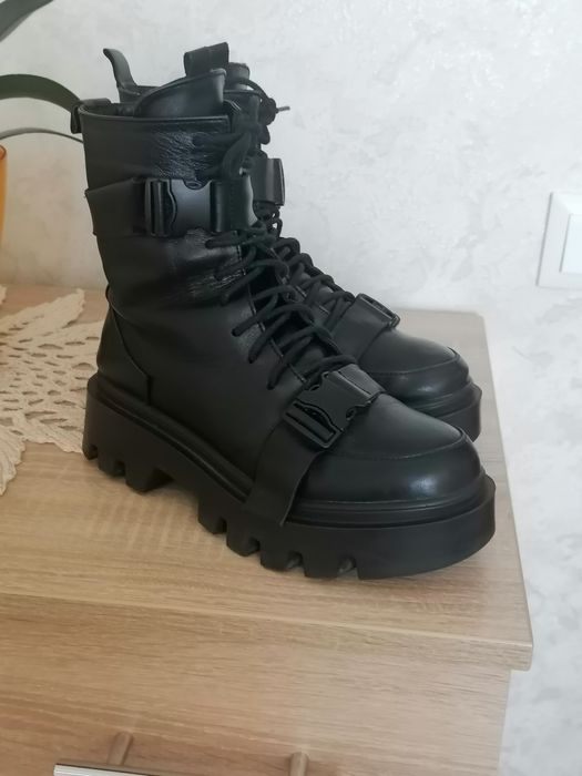 Продам зимові ботінки