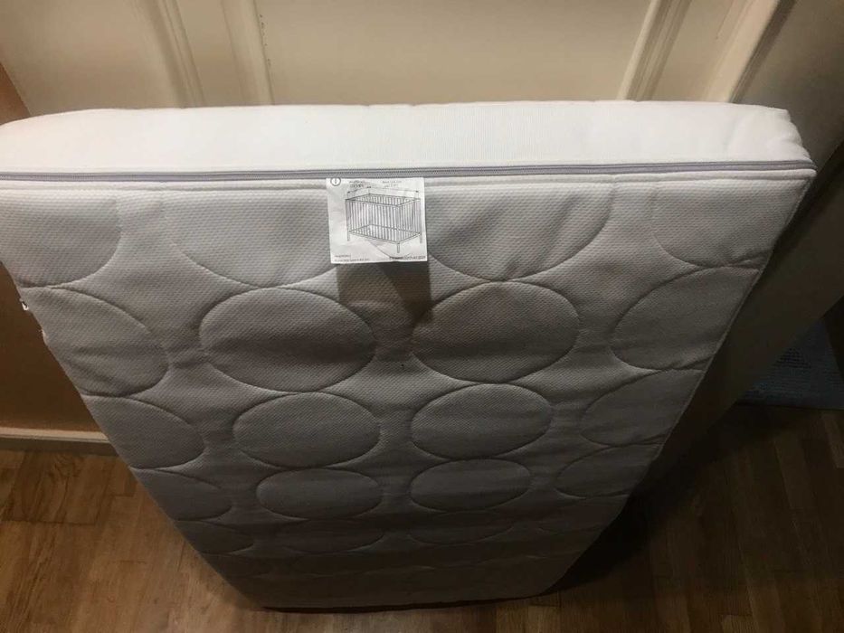 Сama de bebé IKEA branco 60x120, com colchão e acessórios completos