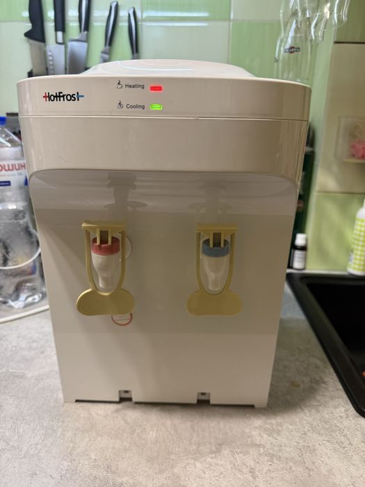 Кулер для води Hotfrost D 120 E