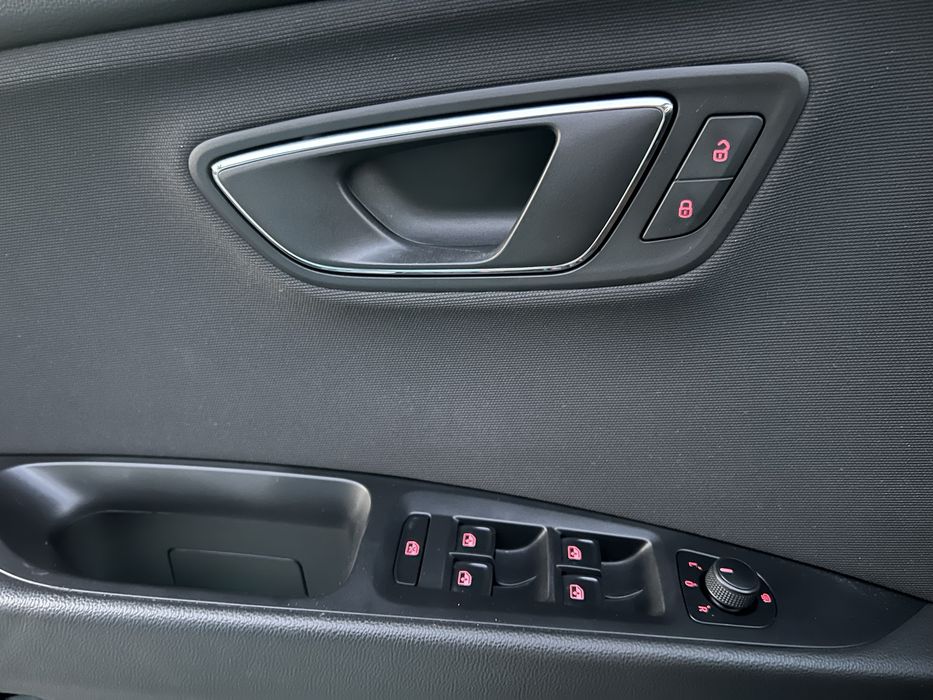 Автомобіль SEAT Leon 2015 року
