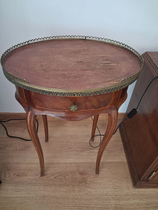 Antiga mesinha para restauro